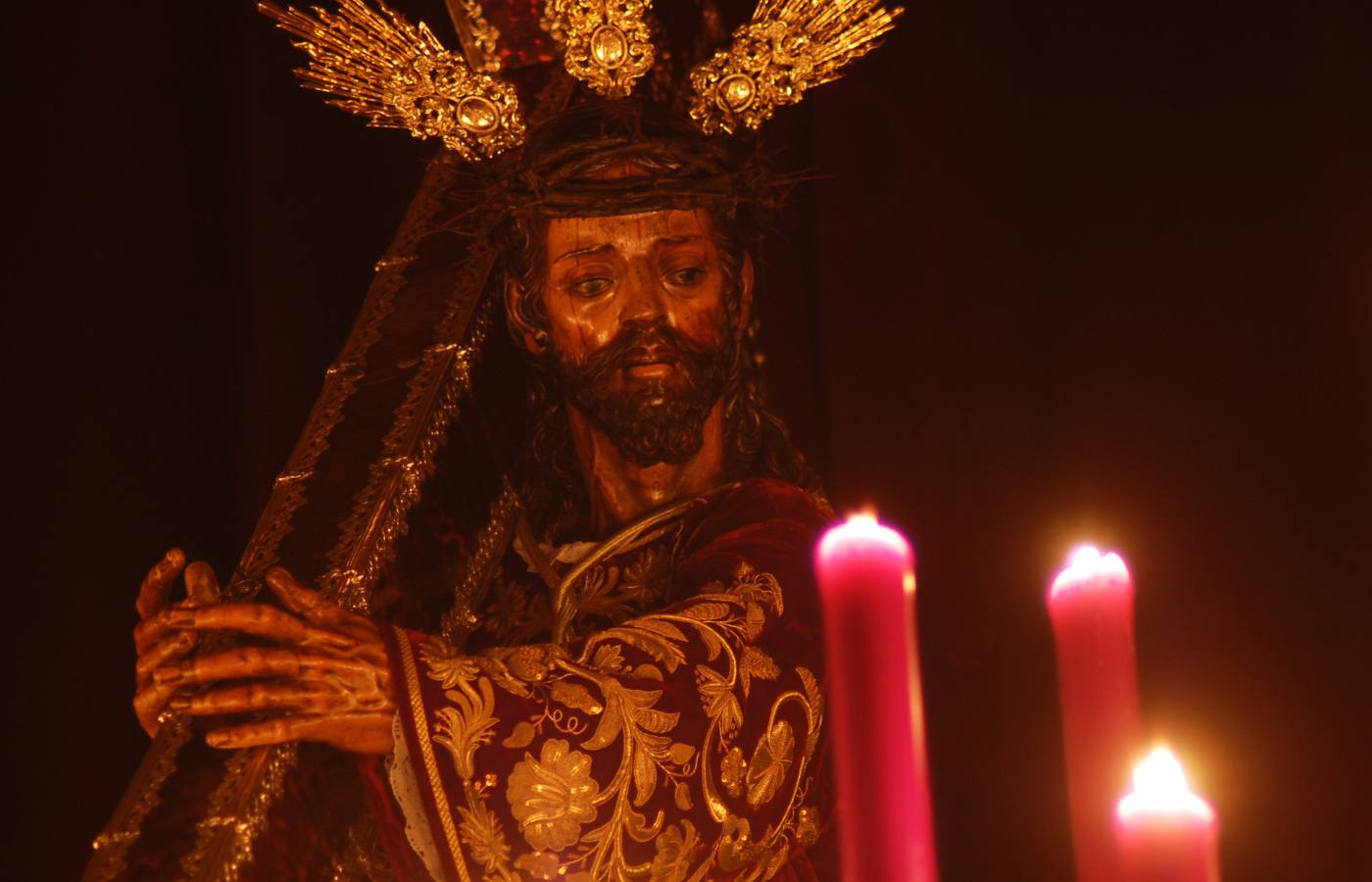 Las imágenes de la Semana Santa, en penumbra