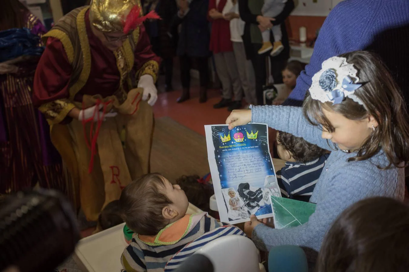 El cartero real visita a los niños del Hospital Virgen del Rocío
