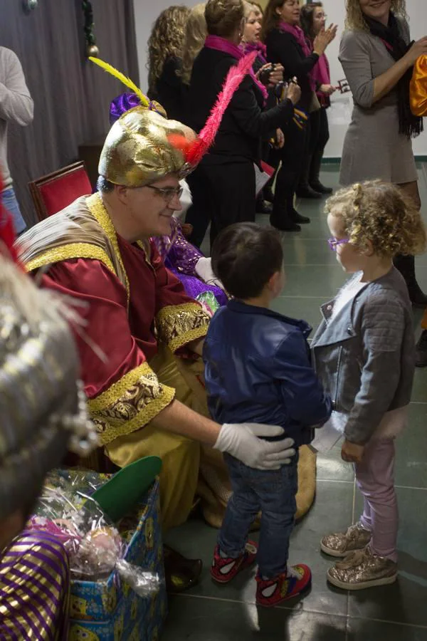 El cartero real visita a los niños del Hospital Virgen del Rocío
