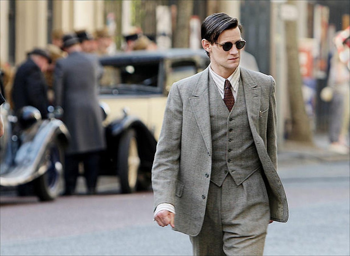 Matt Smith. no sabemos si ha sido por él mismo o por su papel en ‘The Crown’ pero lo cierto es que el actor ha sabido impregnarse de la elegancia de su personaje en la serie y llevarla a la vida real.