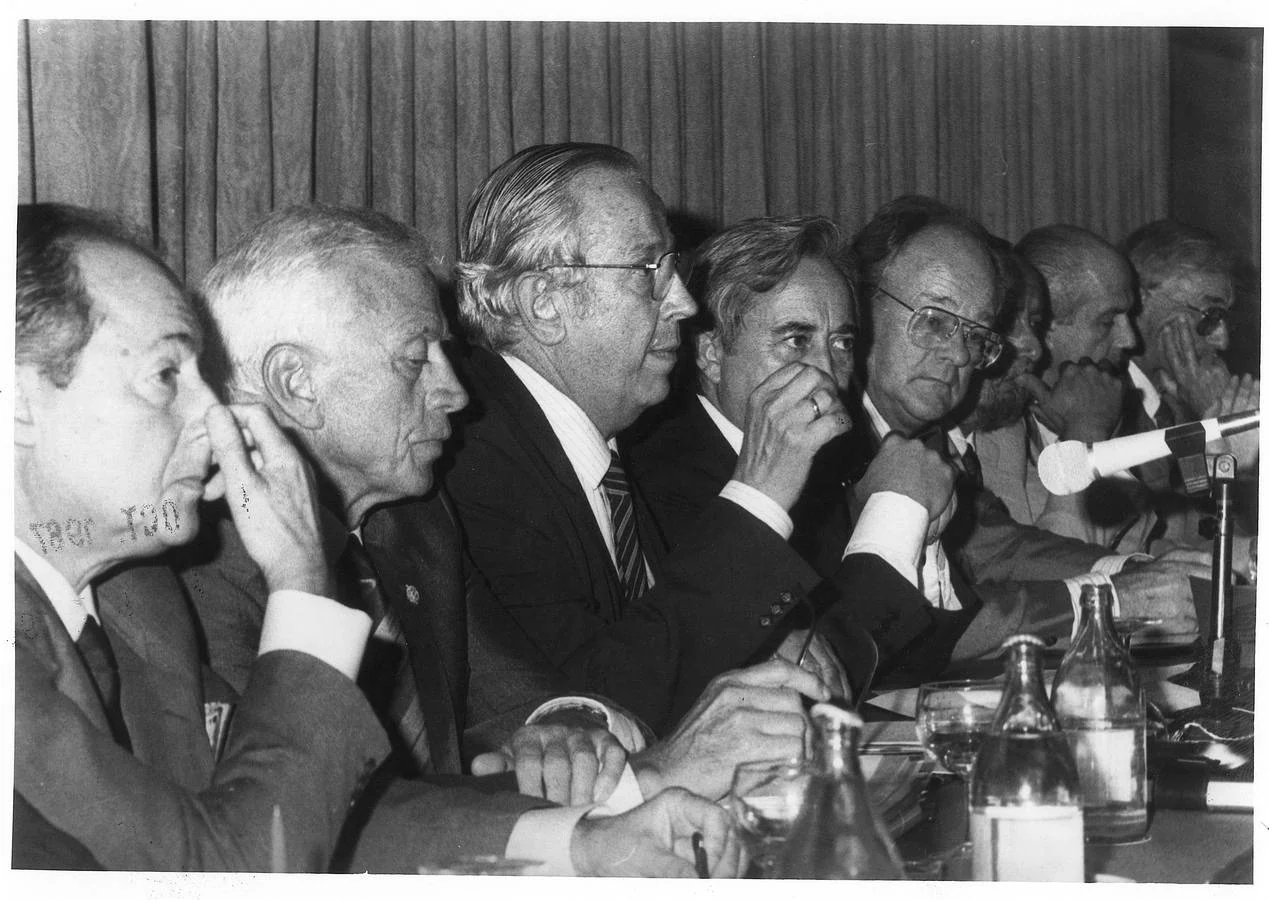 Dirigiiéndose a los presentes en el XVII congreso de asesores fiscales  celebrado en Sevilla en octubre de 1987