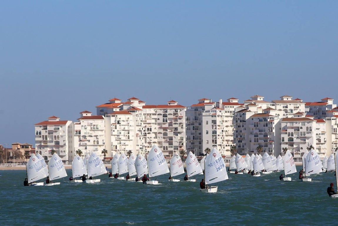 GALERÍA FOTOS: Comienza la Optimist Excellence Cup en aguas gaditanas