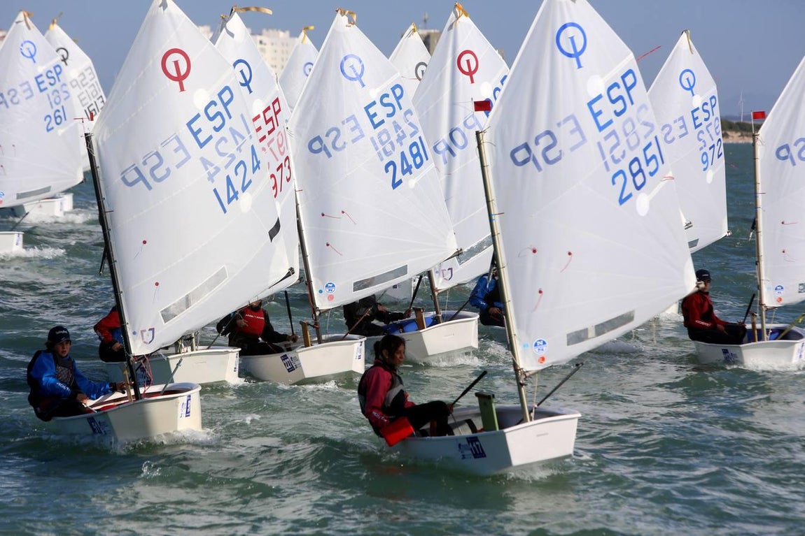 GALERÍA FOTOS: Comienza la Optimist Excellence Cup en aguas gaditanas
