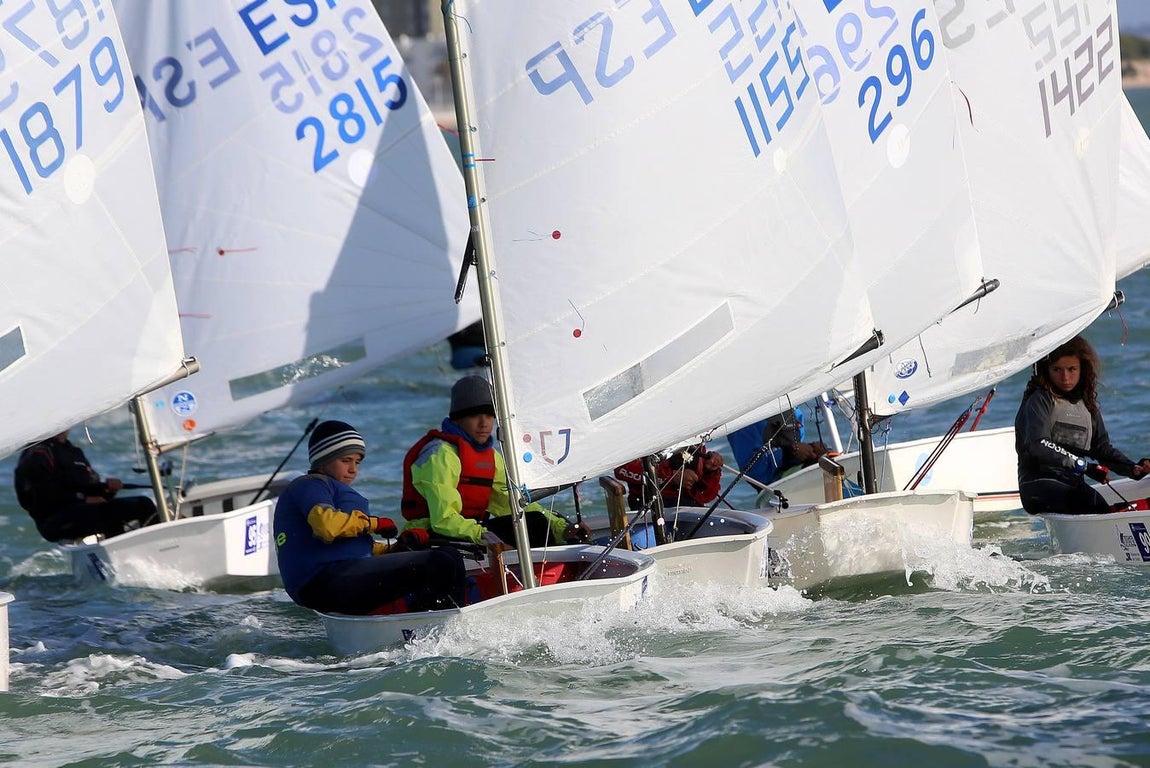 GALERÍA FOTOS: Comienza la Optimist Excellence Cup en aguas gaditanas