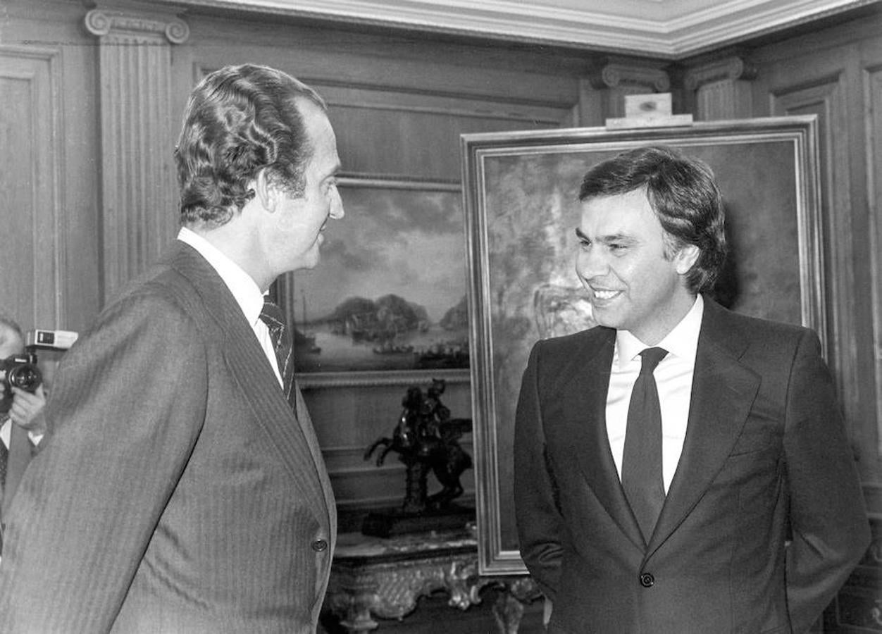 En 1982, el PSOE ganó las elecciones. Hasta entonces, el partido socialista nunca había gobernado en España bajo una Monarquía. 