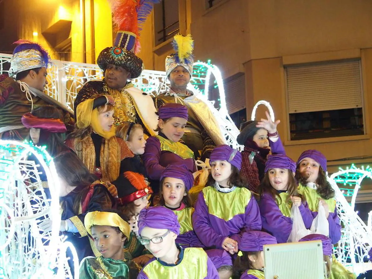 Baltasar y sus pajes desfilan por las calles céntricas de Cuenca