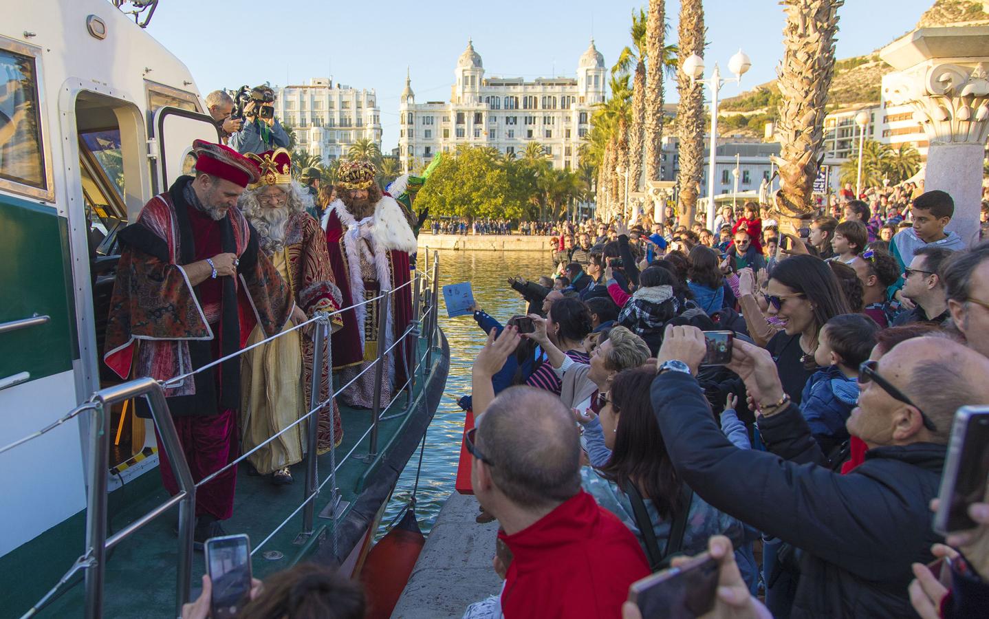 La Cabalgata de Reyes Magos de Alicante, en imágenes. 