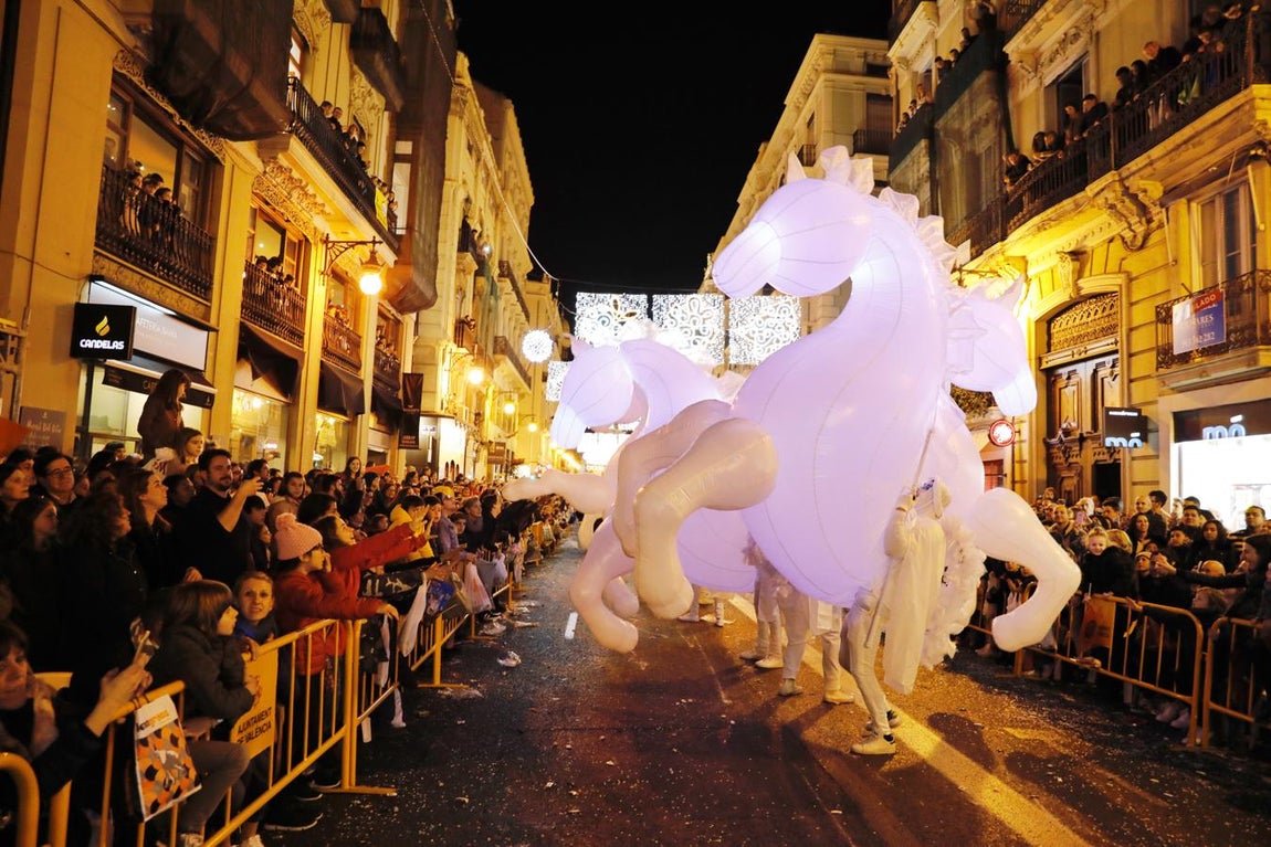 La Cabalgata de Reyes Magos de Valencia, en imágenes. 