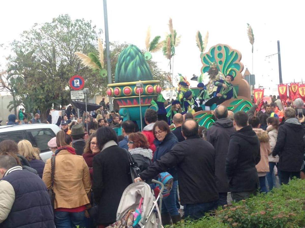 Las Cabalgatas de Reyes de la Bahía, en imágenes