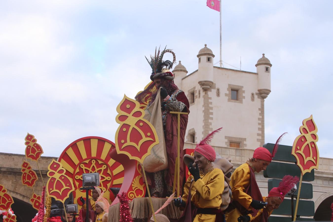 FOTOS: La Cabalgata de los Reyes Magos de Cádiz