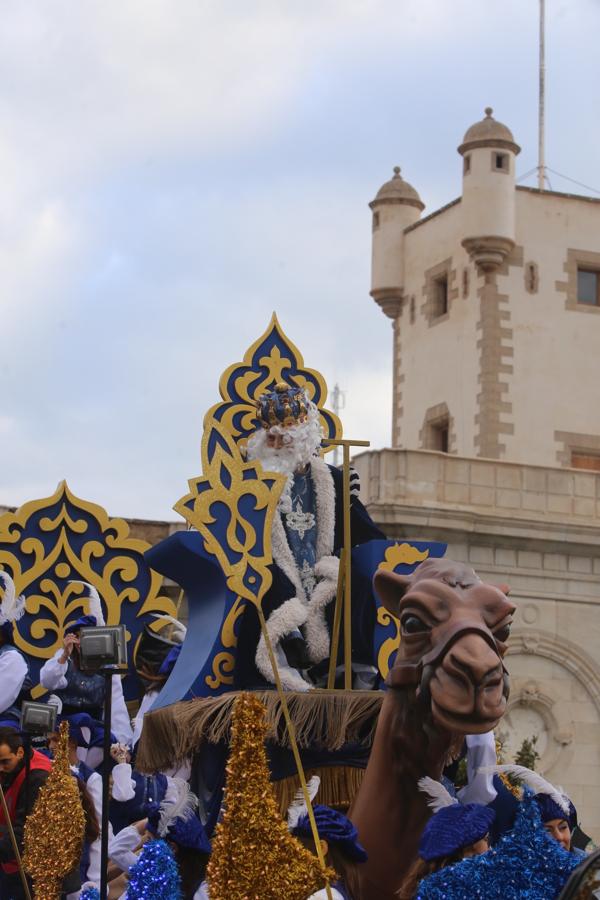 FOTOS: La Cabalgata de los Reyes Magos de Cádiz