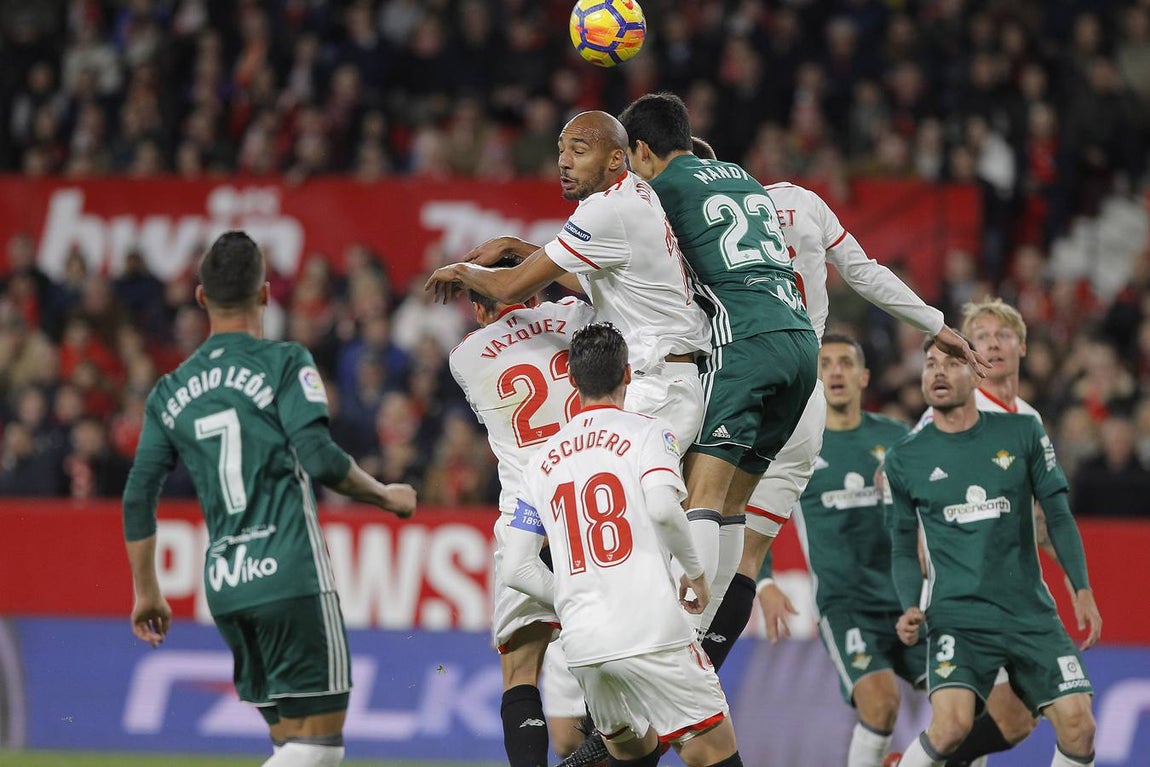 Las imágenes más trepidantes del derbi Sevilla FC-Real Betis