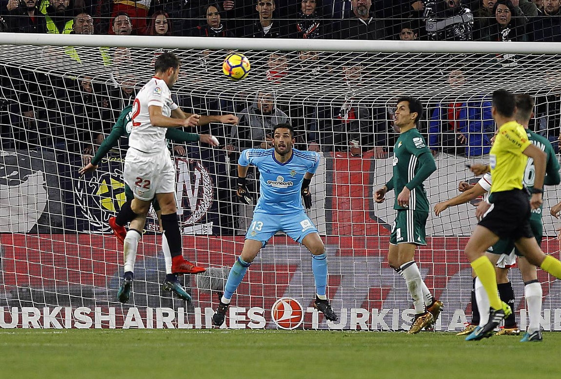 Las imágenes más trepidantes del derbi Sevilla FC-Real Betis