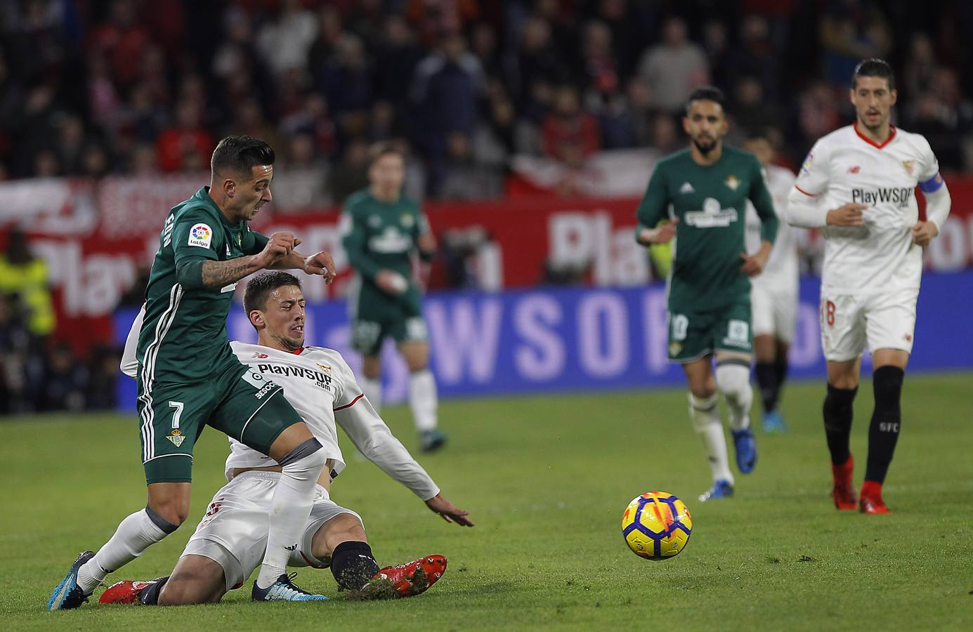Las imágenes más trepidantes del derbi Sevilla FC-Real Betis