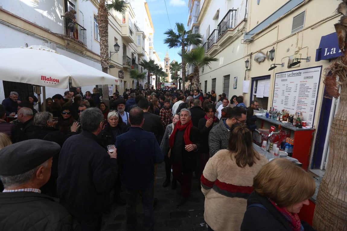 Fotos: Ambientazo en la Erizada más madrugadora de Cádiz