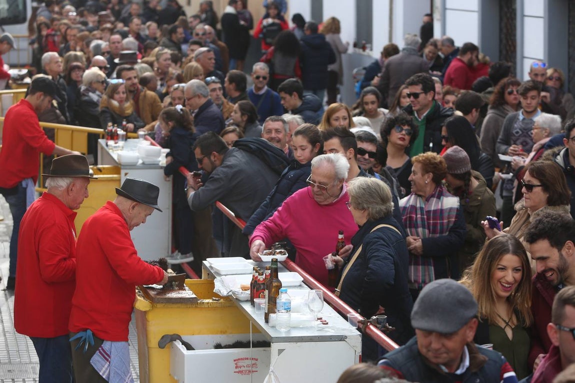 Fotos: Ambientazo en la Erizada más madrugadora de Cádiz