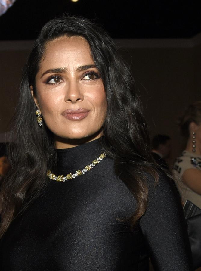 Salma Hayek. La flamante presentadora de la gala llevaba encima un total de 5 millones de dólares en diamantes. En su collar había más de 80 quilates de esta piedra. Todas las joyas pertenecían a la firma Harry Winston