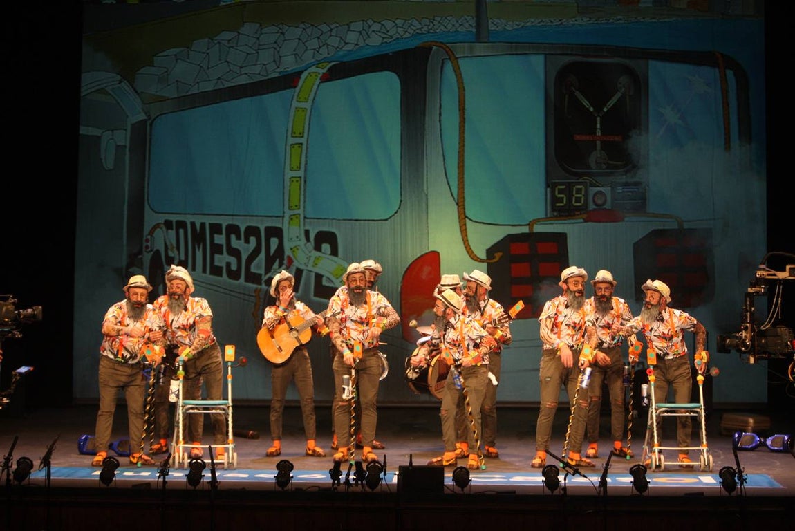 FOTOS: Chirigota Regreso del futuro en Preliminares. Carnaval de Cádiz 2018