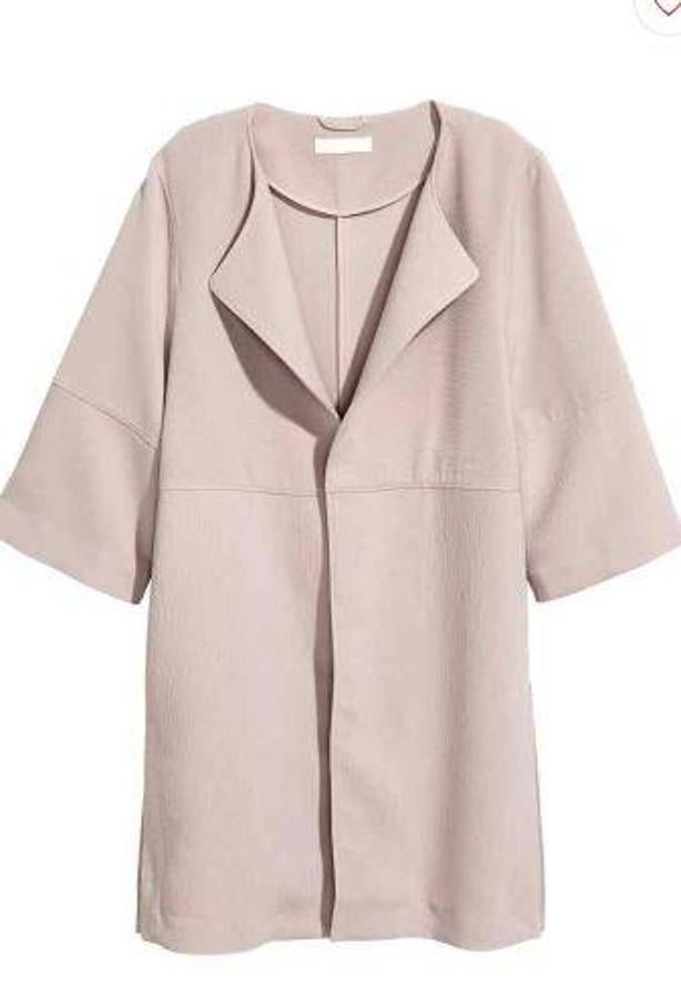 Abrigo corto de Mango por 27.99 euros. 