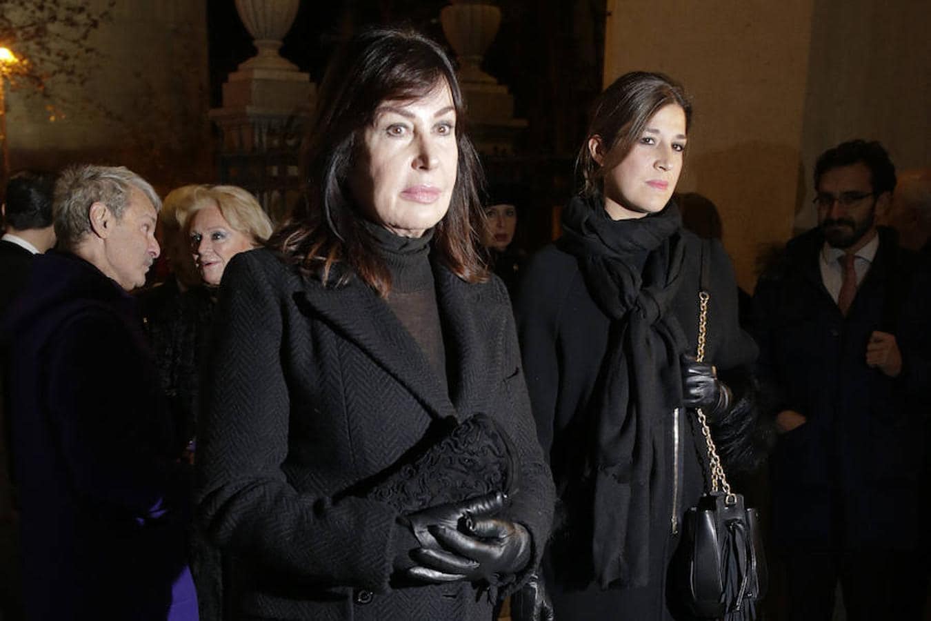 Carmen Martínez-Bordiú, Carmen Lomana o Pepe Barroso, entre los asistentes al funeral por Carmen Franco