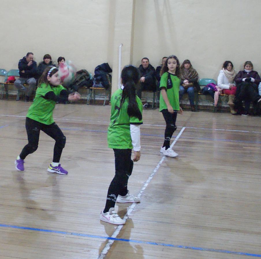 Las mejores imágenes del partido de voleibol alevín mixto entre Rafaela Ybarra y La Salle San Rafael