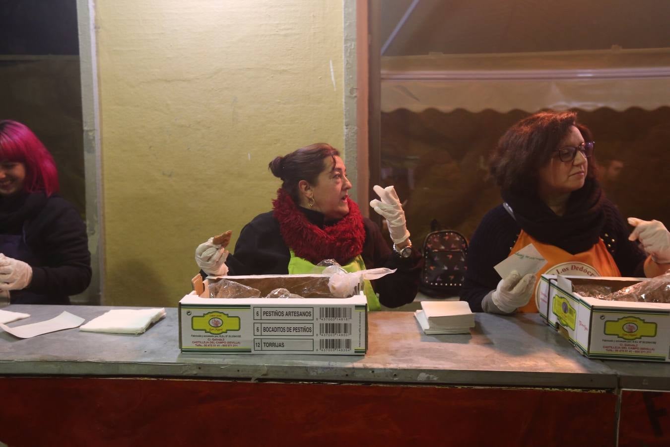 FOTOS: El mal tiempo en Cádiz no enfrió la Pestiñada de Carnaval