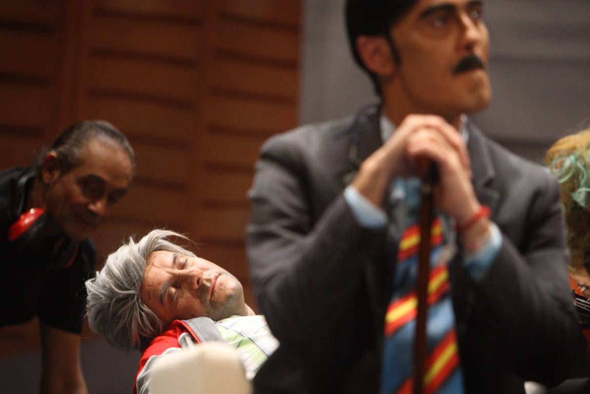 Carnaval de Cádiz 2018: la actuación de la chirigota de Sevilla «Felices a las cuatro», en imágenes