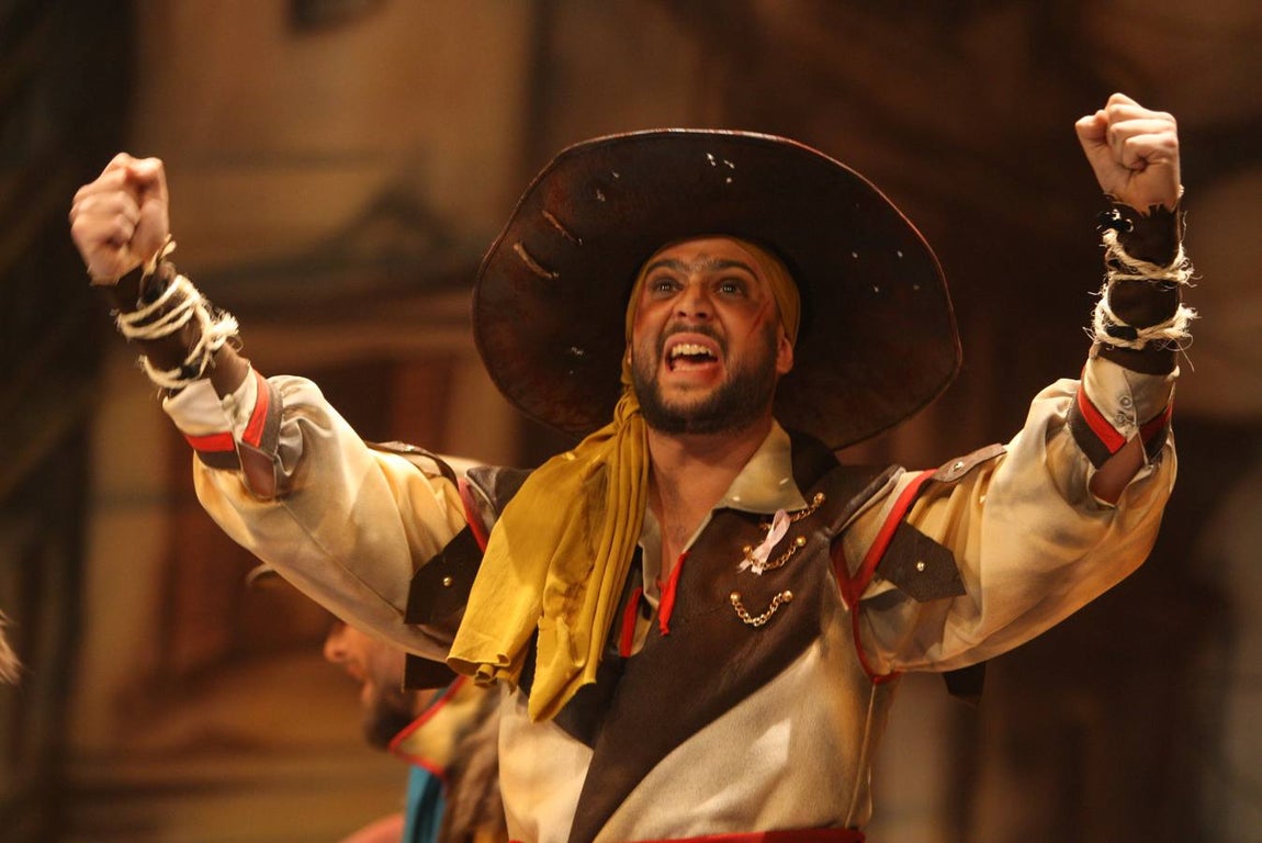 Carnaval de Cádiz 2018: la actuación de «Los cazagigantes» de Sevilla, en imágenes