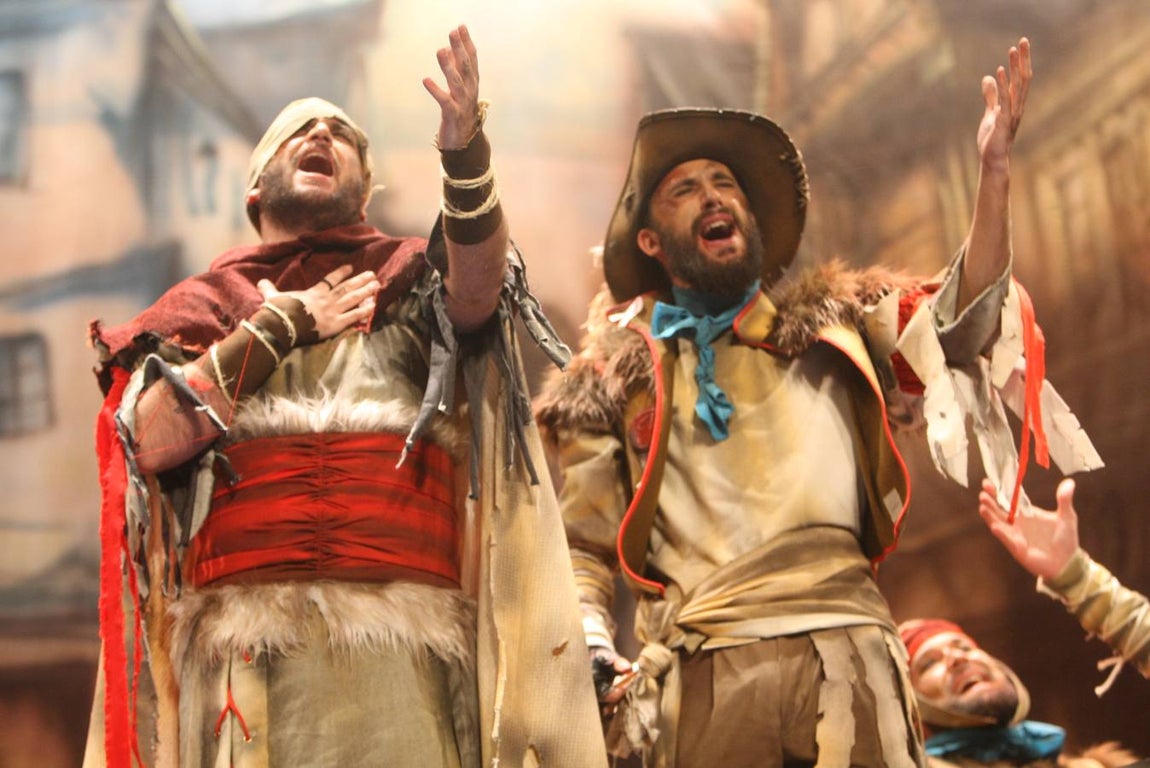 Carnaval de Cádiz 2018: la actuación de «Los cazagigantes» de Sevilla, en imágenes