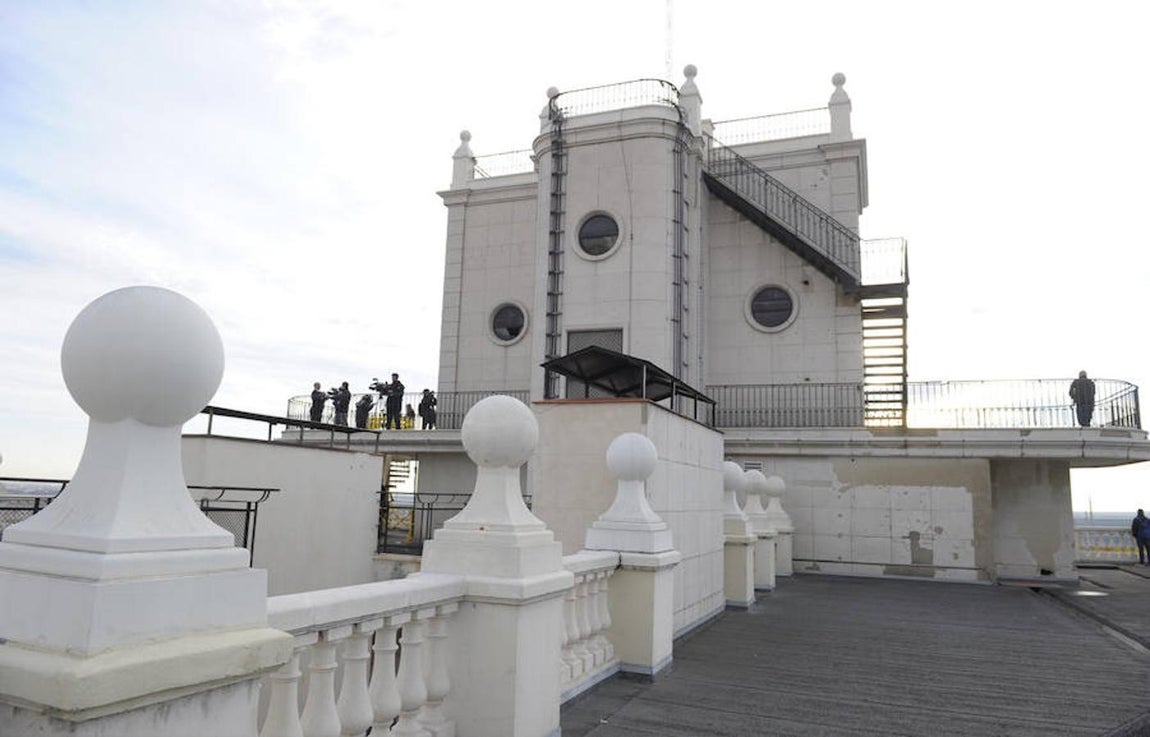 10.. . Los espacios de ocio en la última planta y en las diferentes terrazas, estilo chillout, serán los grandes atractivos del rascacielos