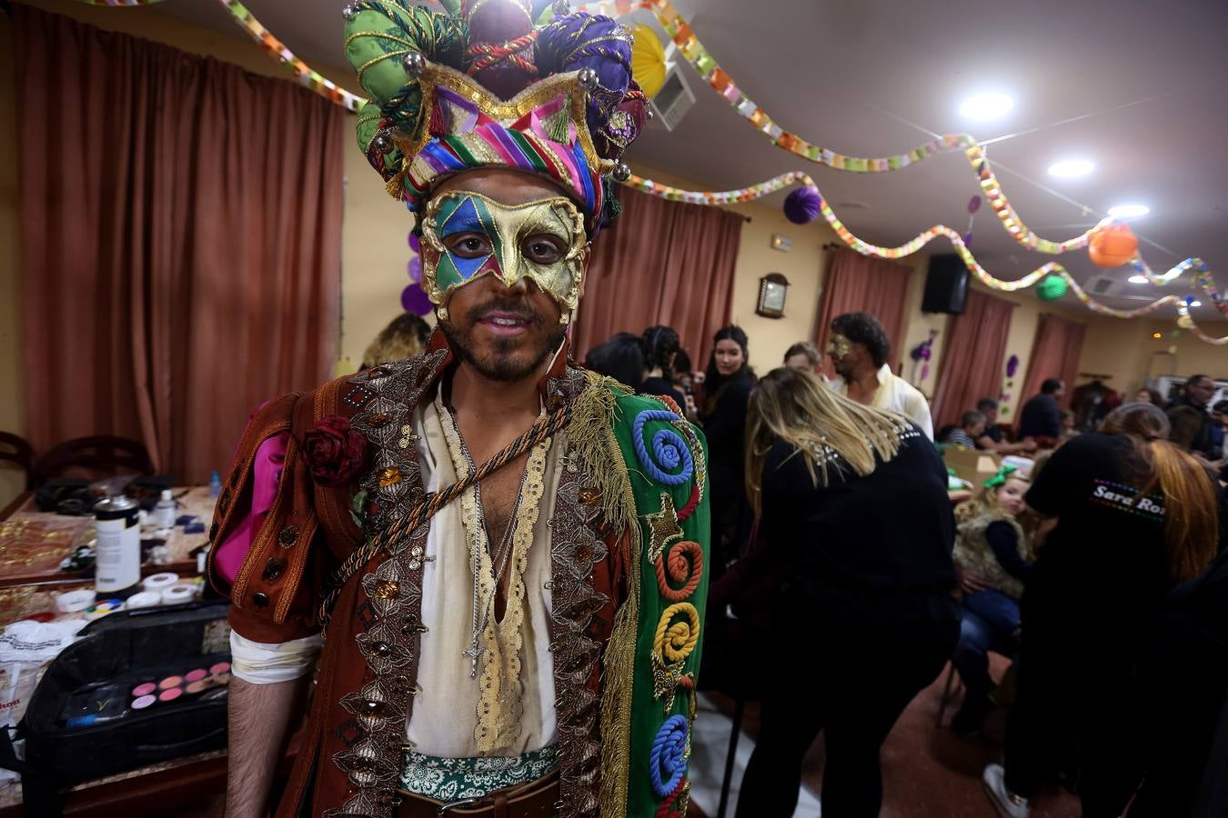 FOTOS: Sesión de maquillaje con Ares en el Carnaval de Cádiz 2018