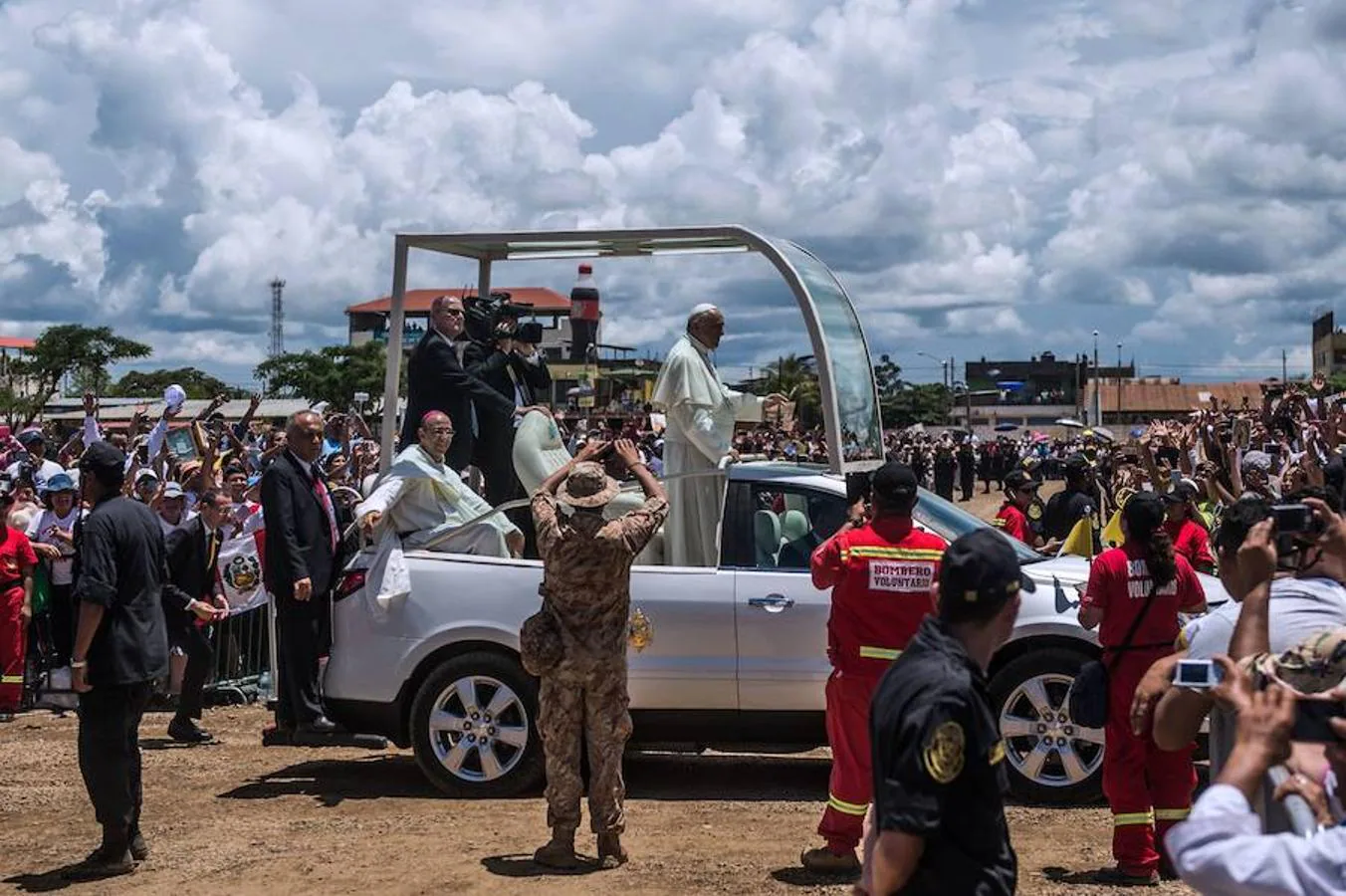 El Papa llega a Puerto Maldonado, Perú. 