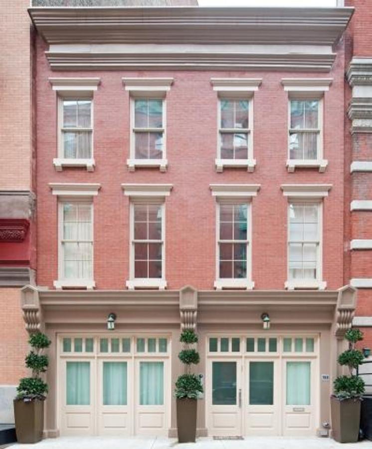 Barrio de celebridades. Está en el histórico distrito de Tribeca, una antigua zona industrial de Nueva York que durante los últimos años se ha renovado y acoge a vecinos de la talla de Mariah Carey, Heather Graham, Meryl Streep, Justin Timberlake o Robert de Niro