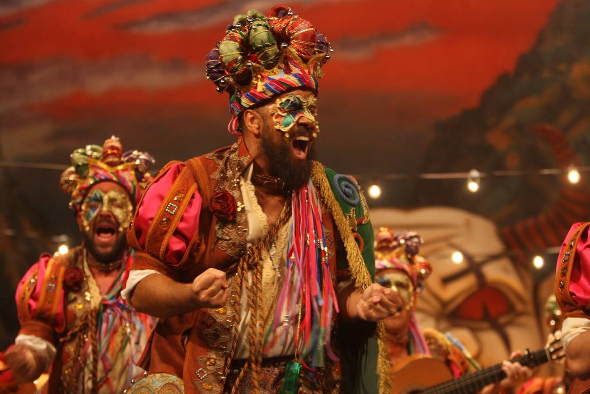 FOTOS: Comparsa El perro andalú de Martínez Ares en el COAC 2018