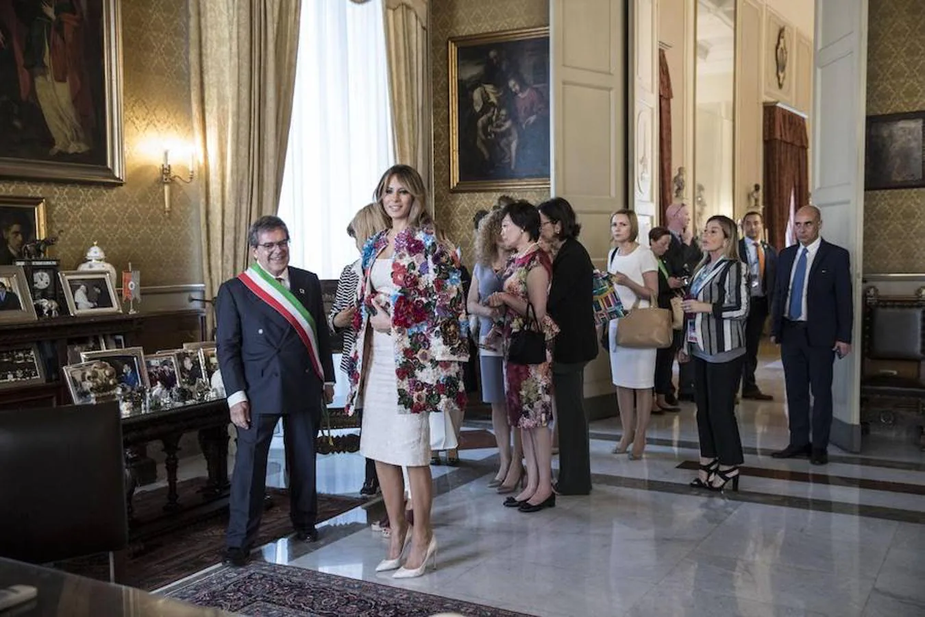 En el G7, con abrigo de Dolce&amp;Gabbana. 