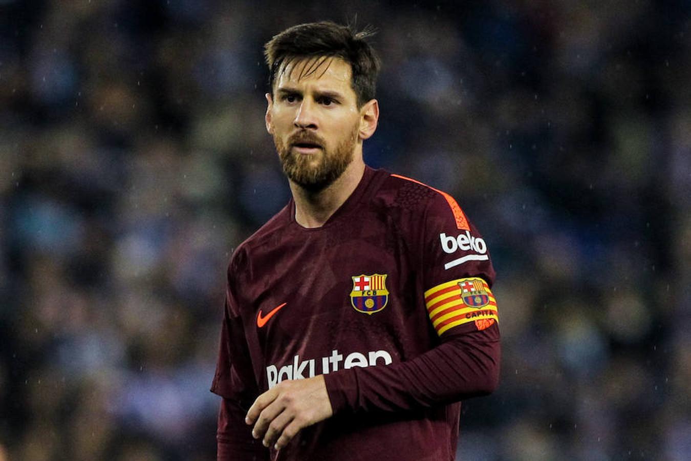 Leo Messi. La estrella del FC Barcelona tuvo que sentarse ante el juez junto a su padre por defraudar 4 millones de euros (devueltos en su integridad) a la Agencia Tributaria. Fue condenado a 21 meses de cárcel y a una multa de dos millones de euros