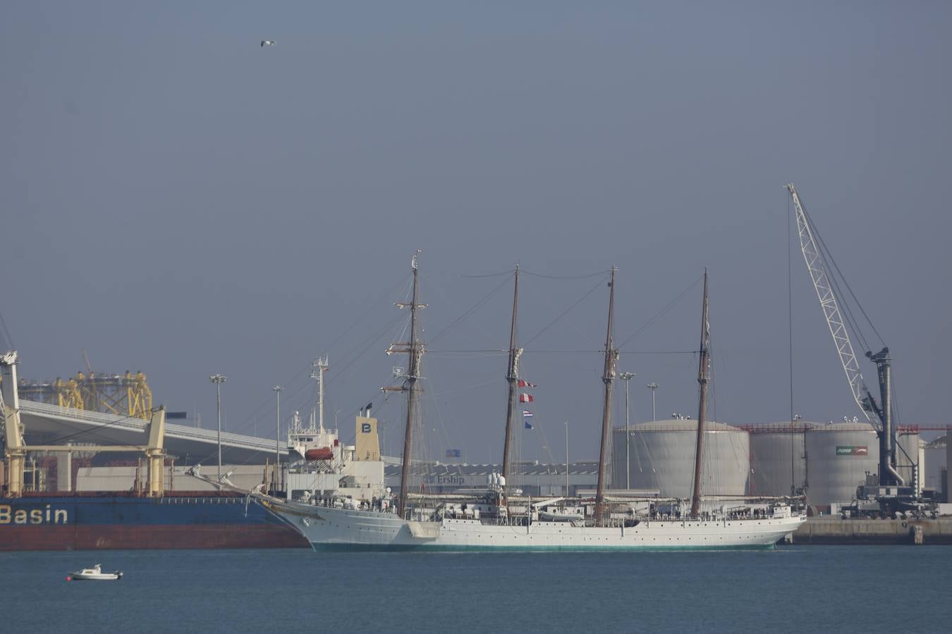 El buque Juan Sebastián de Elcano sale de Navantia