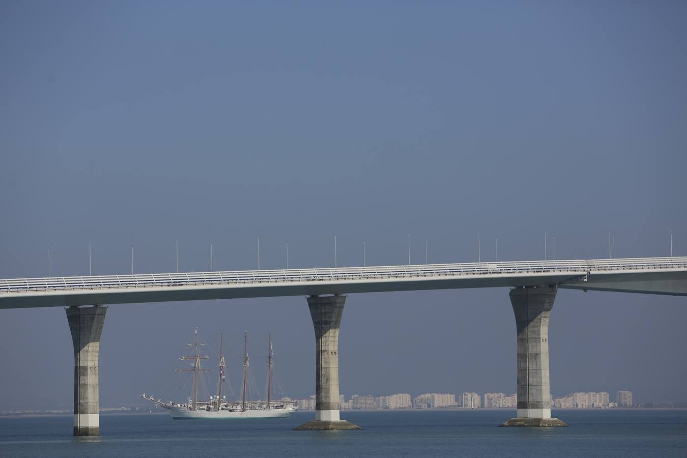 El buque Juan Sebastián de Elcano sale de Navantia