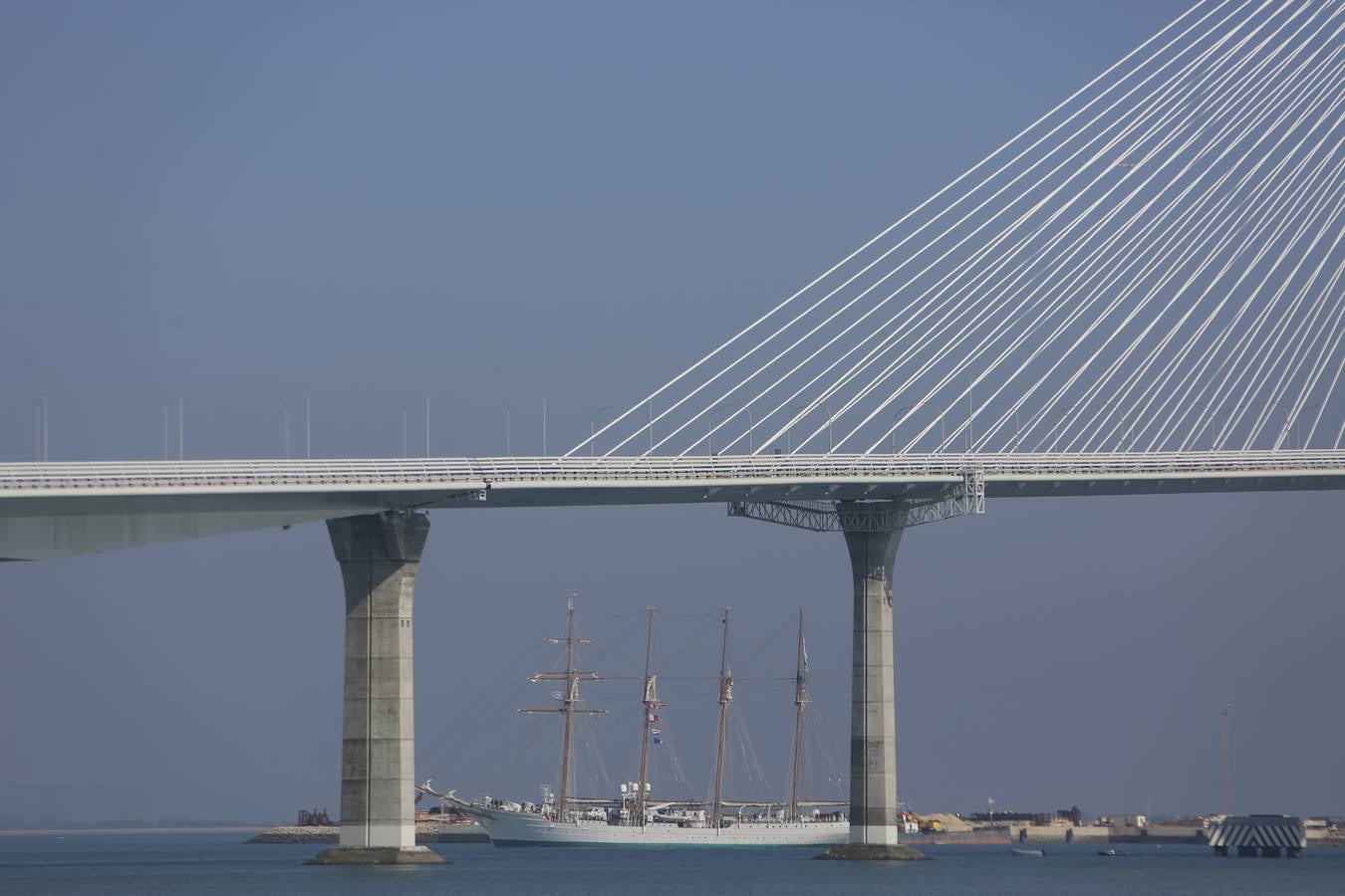 El buque Juan Sebastián de Elcano sale de Navantia