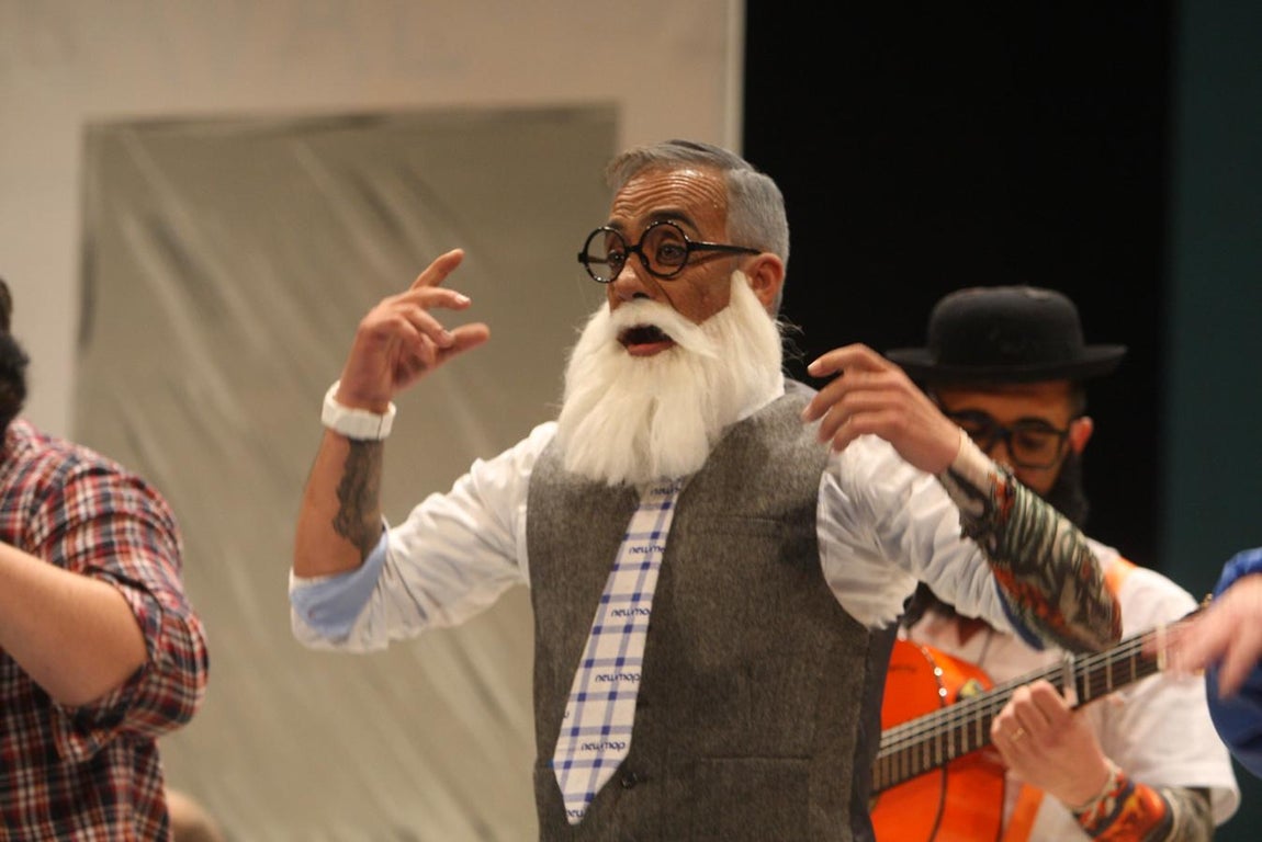 FOTOS: chirigota &#039;Los que se mueren por su barbi&#039; en el COAC 2018