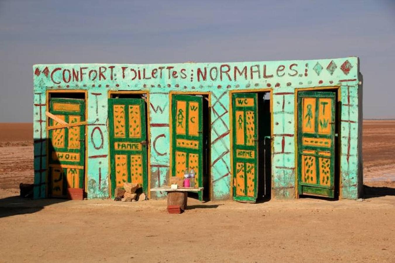 «Váteres cómodos», en Chott el Djerid (Túnez).. 