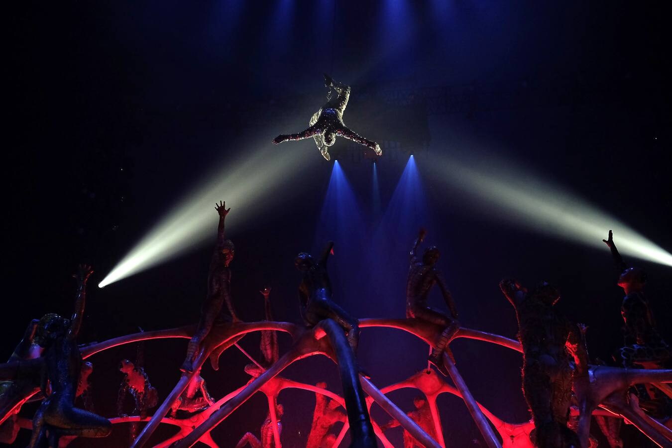 El Circo del Sol recrea en Sevilla una espectacular evolución de la humanidad en «Tótem»