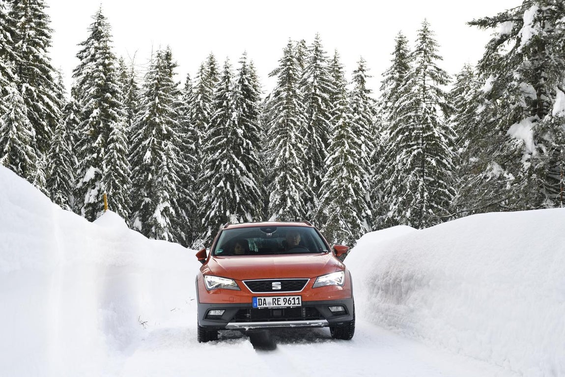 Fotogalería: el Ateca y el León X-Perience y Cupra, a prueba en la nieve