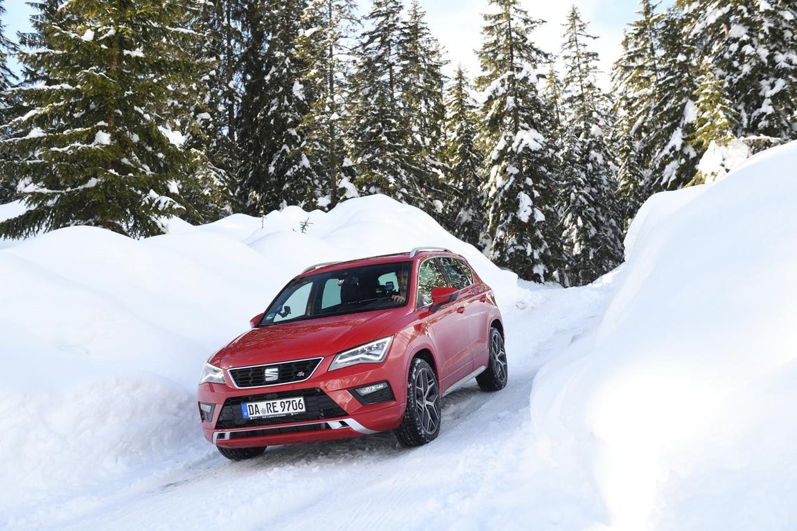 Fotogalería: el Ateca y el León X-Perience y Cupra, a prueba en la nieve