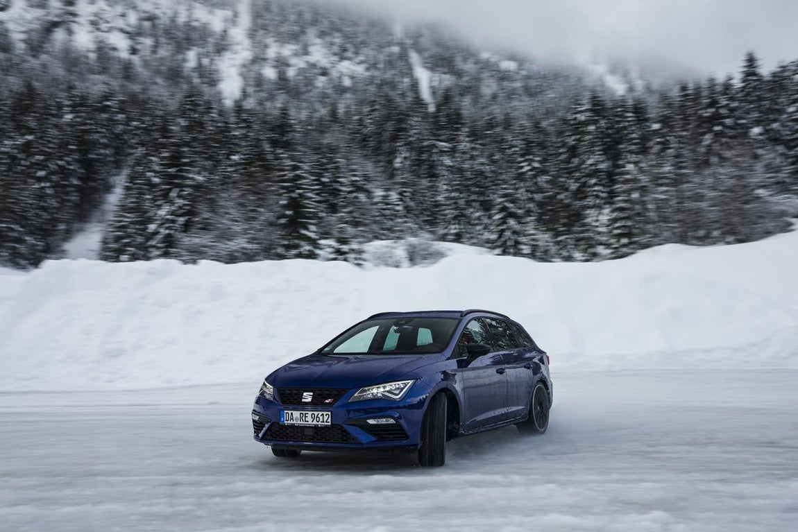 Fotogalería: el Ateca y el León X-Perience y Cupra, a prueba en la nieve