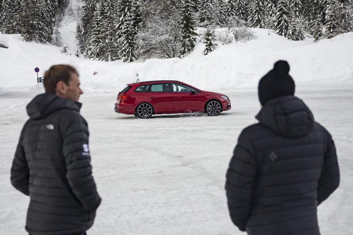 Fotogalería: el Ateca y el León X-Perience y Cupra, a prueba en la nieve