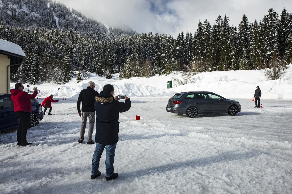 Fotogalería: el Ateca y el León X-Perience y Cupra, a prueba en la nieve