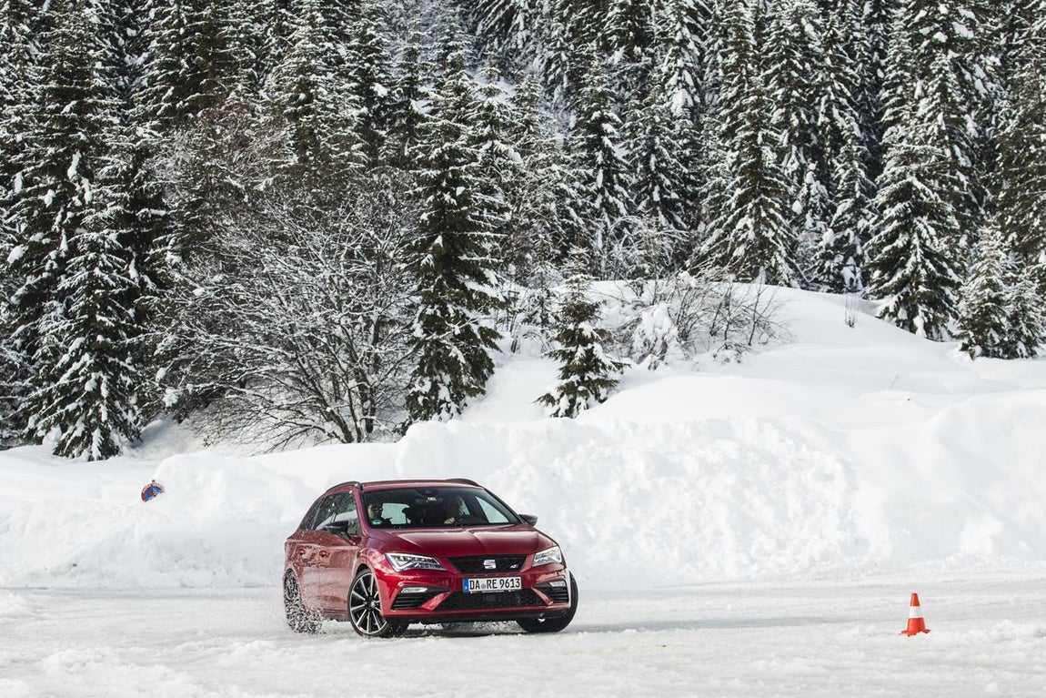 Fotogalería: el Ateca y el León X-Perience y Cupra, a prueba en la nieve