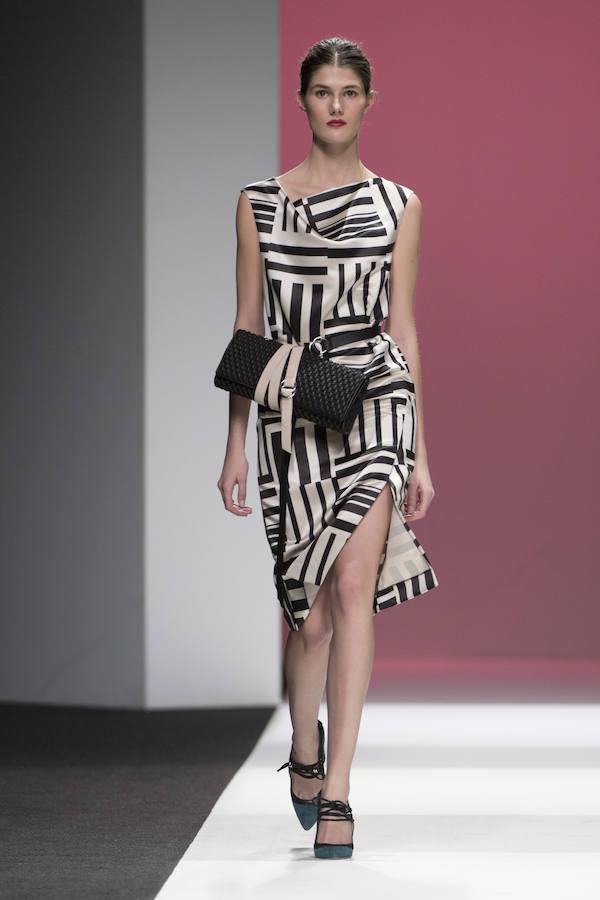 Su esencia estaba en el alma de todas las prendas, aunque con novedades: la introducción de colores pasteles, la combinación de tejidos hasta resultar un estampado y la utilización de acolchados, en capas. 