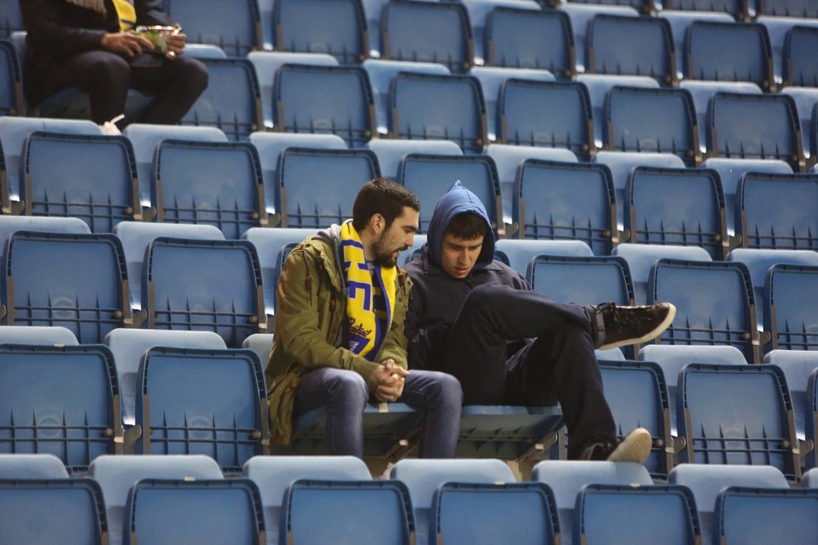 Búscate en el Cádiz-Lugo en las gradas de Carranza
